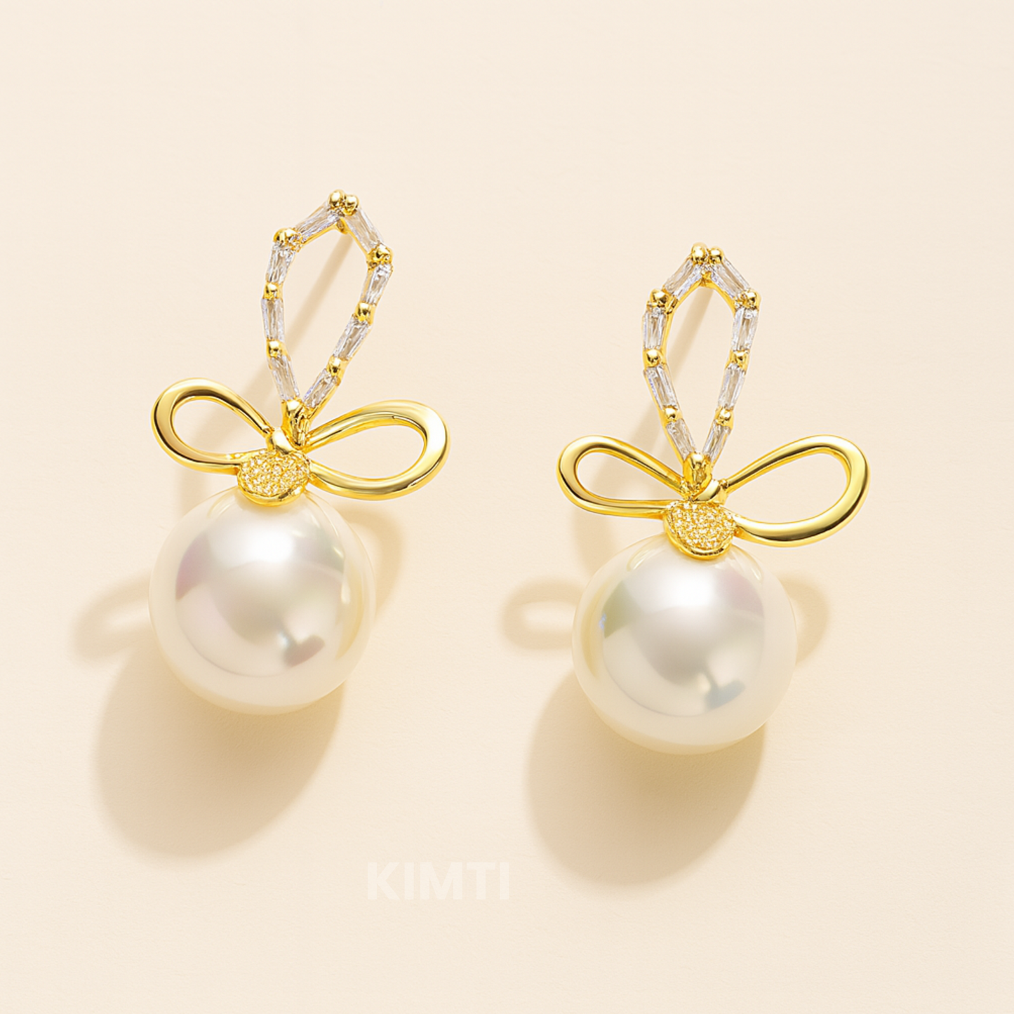 Radiant Ribbon – Gold-Plated Pearl Earring