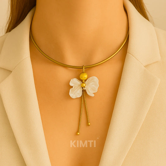 White Flowers Chokers Necklaces