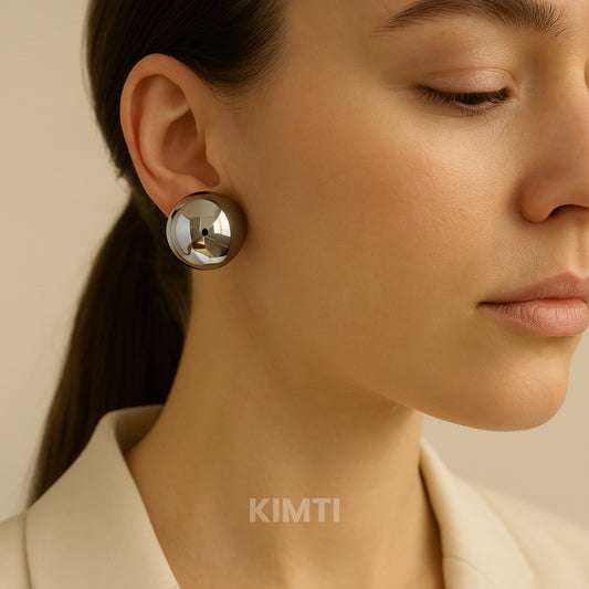 Devil Wears Prada Black Stud Earring