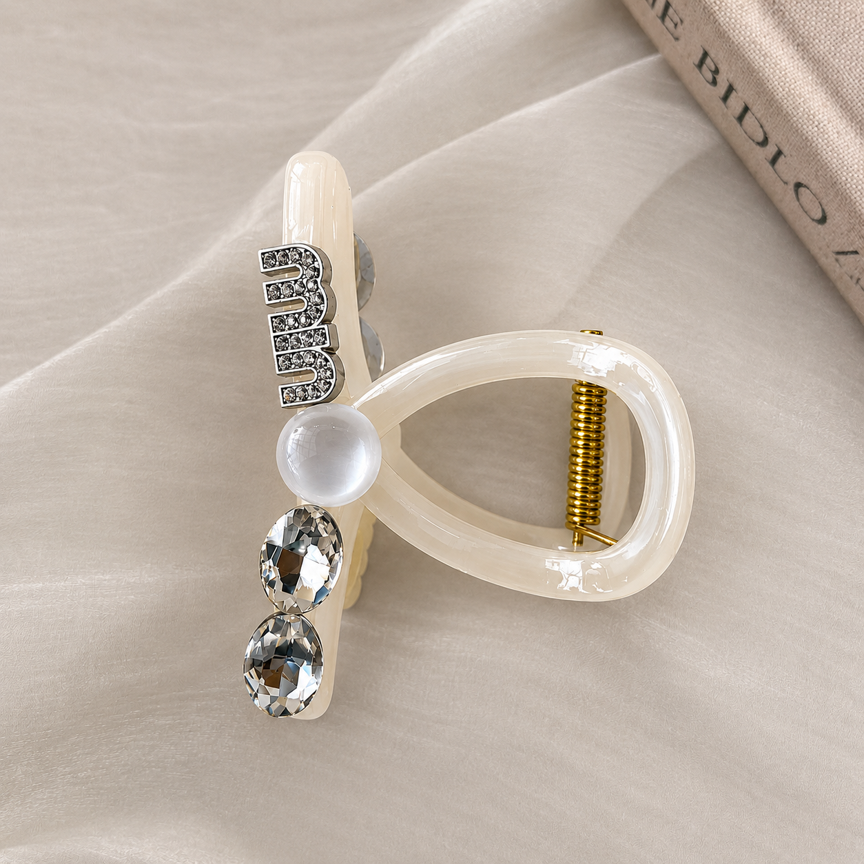 Pearl Glow Hair Clutcher