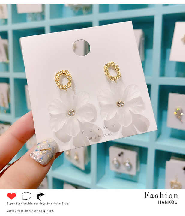 Snow White Flower Dangler Earring