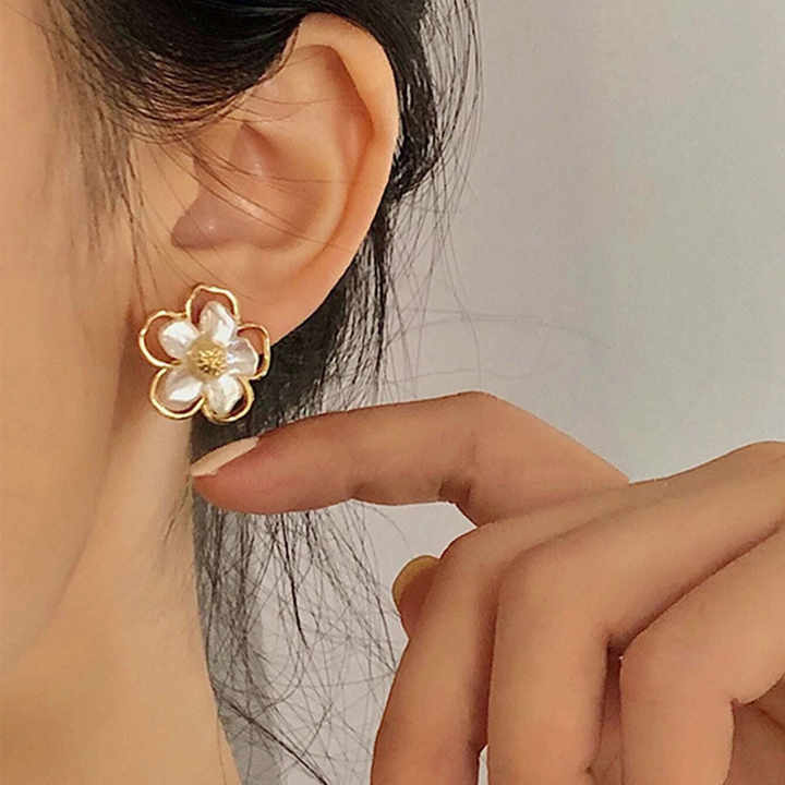 Delightful White Flower Dazzle