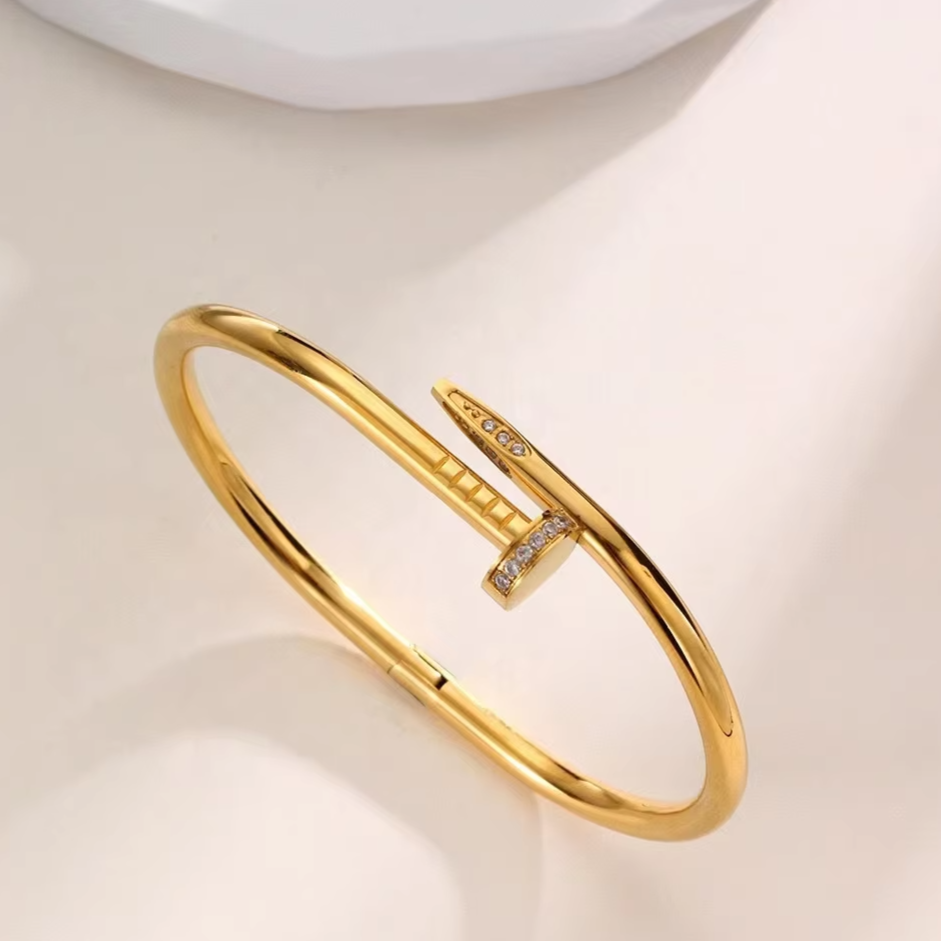Just Rs. 299 Anushka Sharma's Fav Anti Tarnish Bracelet