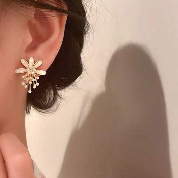 Flowery Glow Golden Earring