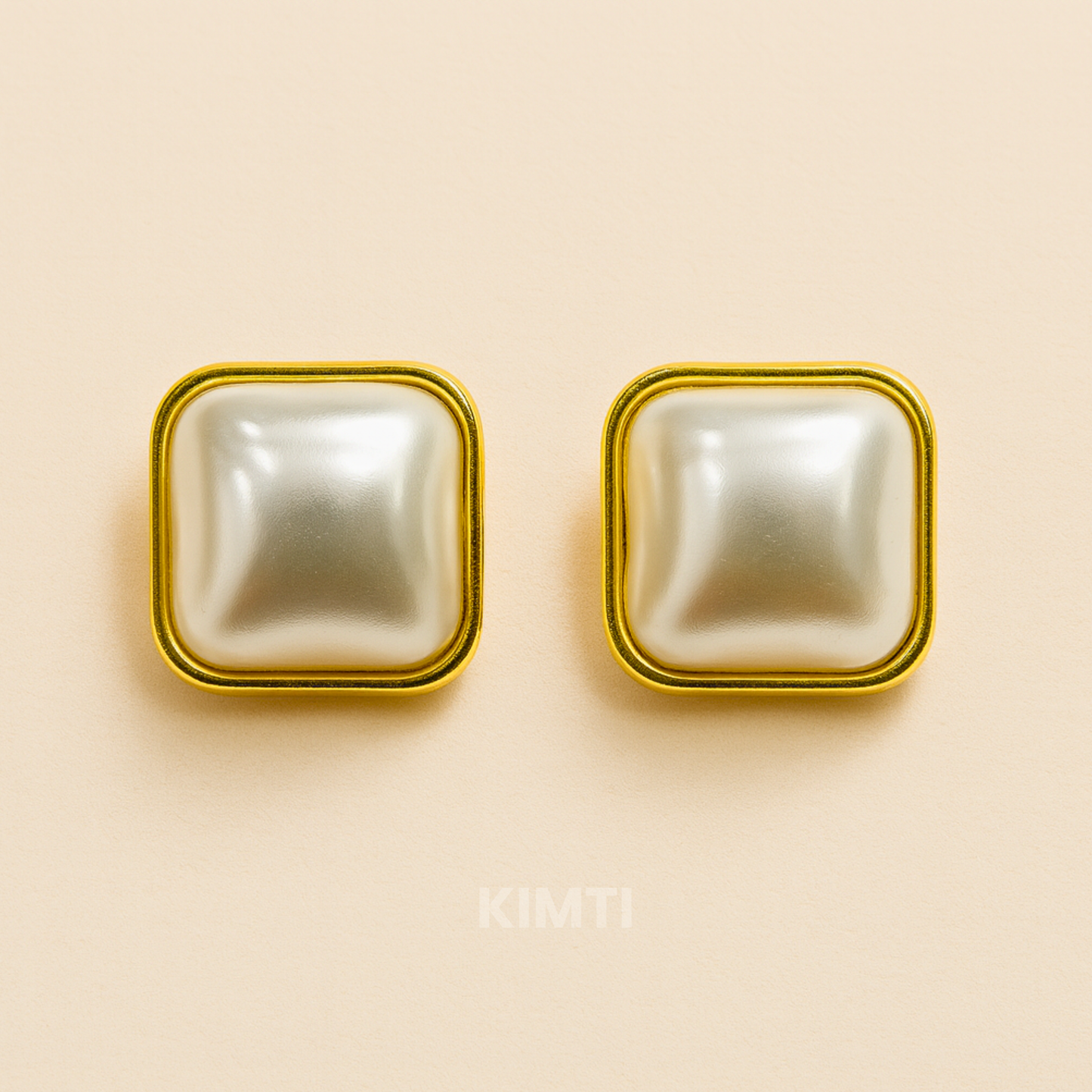 Golden Minimalist Cupid’s Pearl Earring