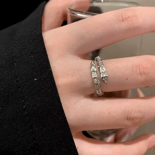 Luxury-inspired Sparkling Rhinestoner Snake Ring