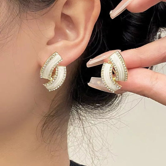 Small Fragrant Style Geometric Diamond Earring