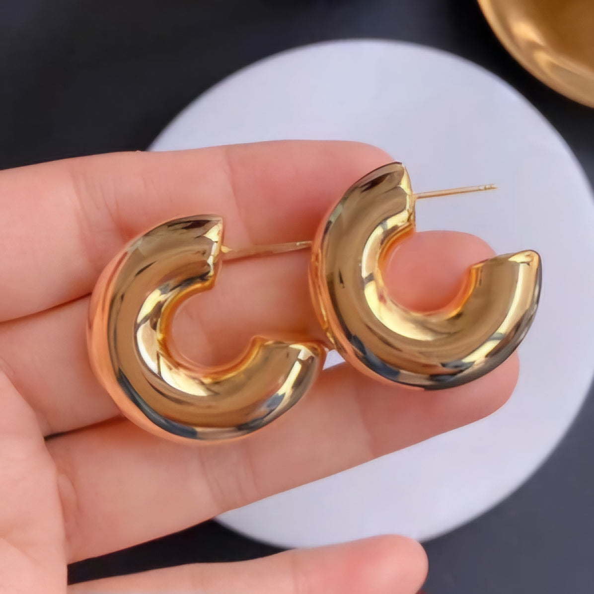 Enchanting Golden Hoop Earring