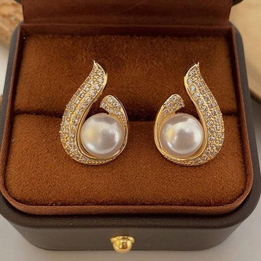 Pearl White Earring