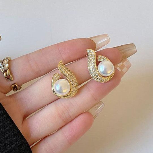 Pearl White Stud Earring