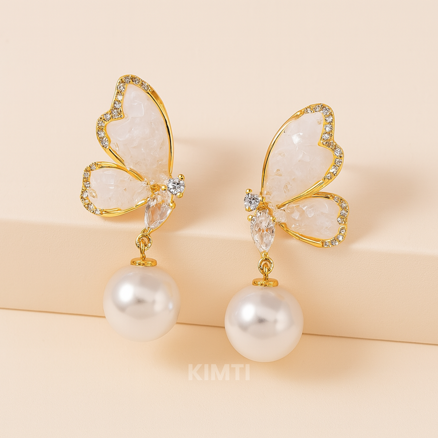 Whispering Wings Pearl Earring