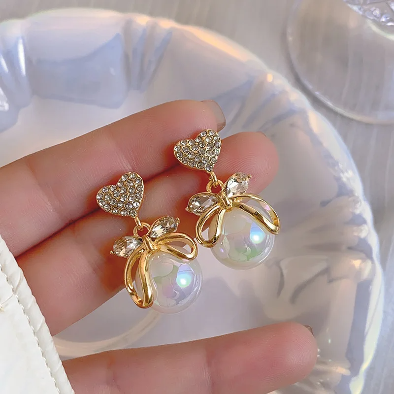 Eternal Euphoria White Pearl Earring