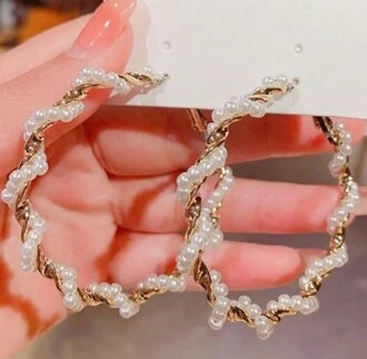 Lustrous Pearl Earring