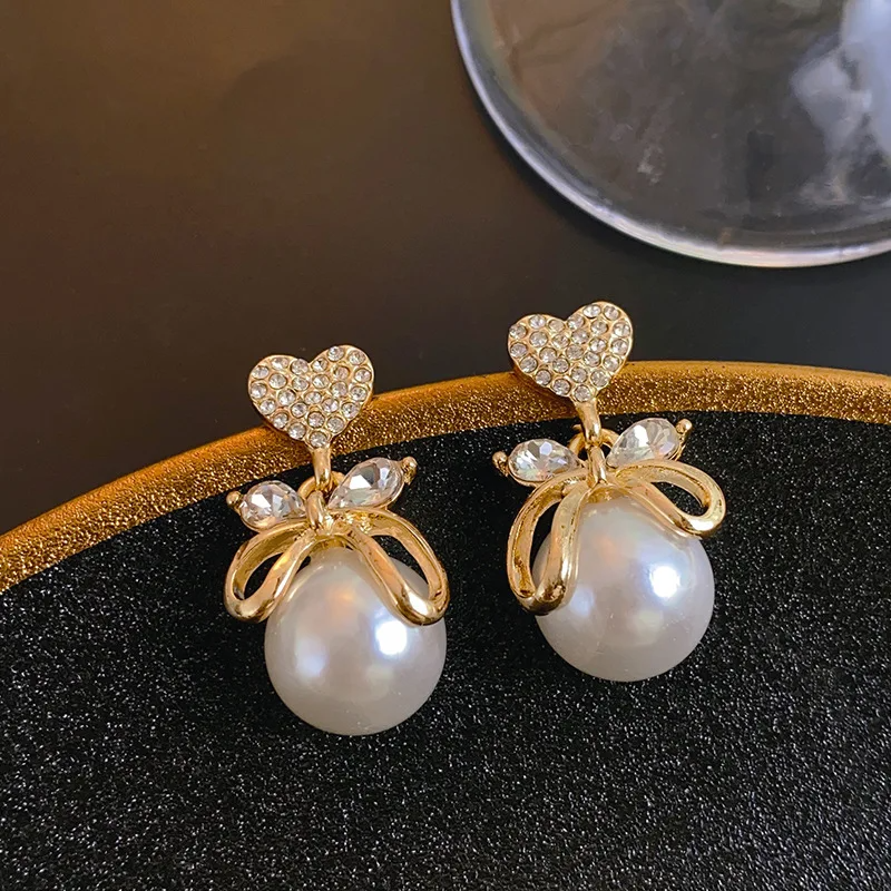 Eternal Euphoria White Pearl Earring