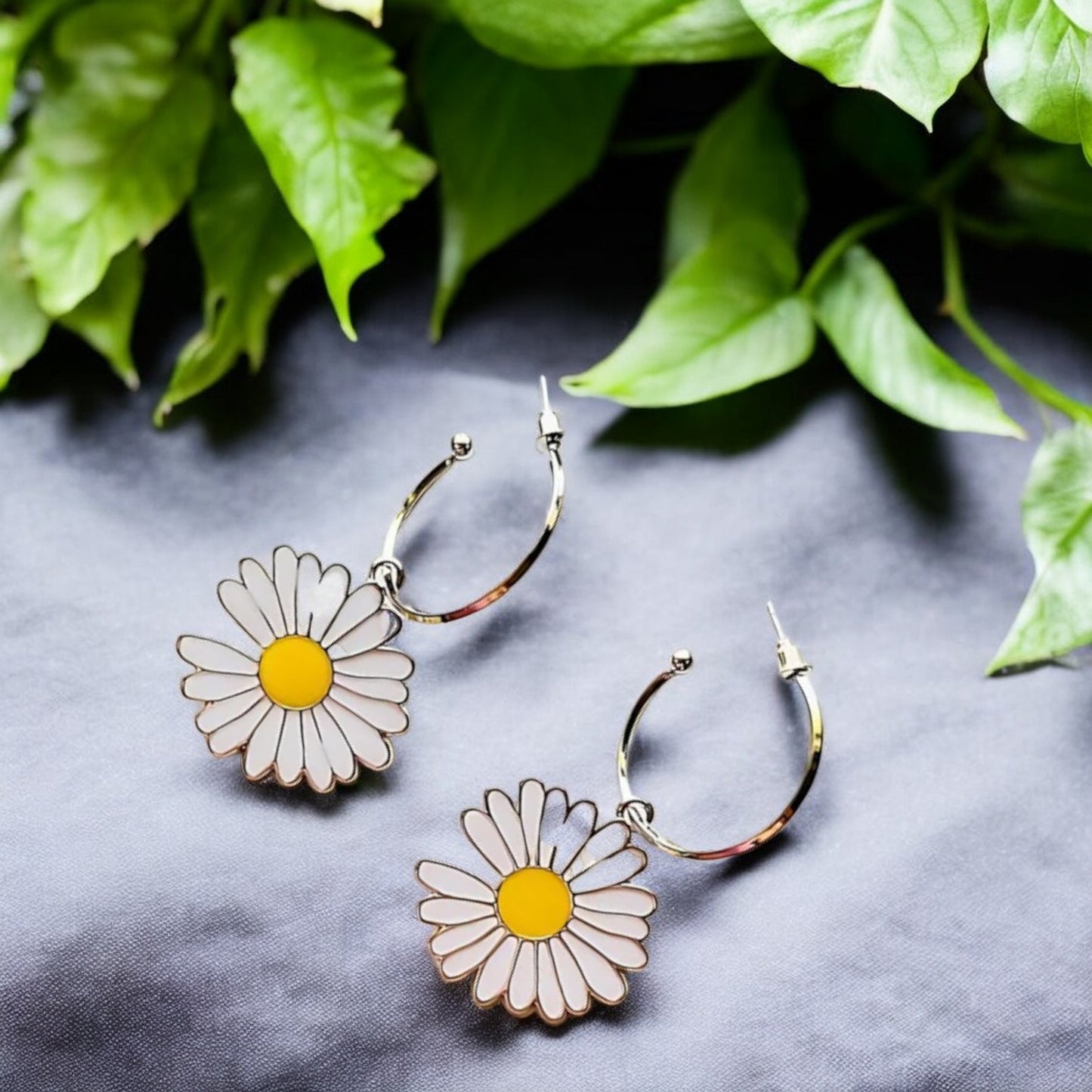 Daisy Flower White Earring