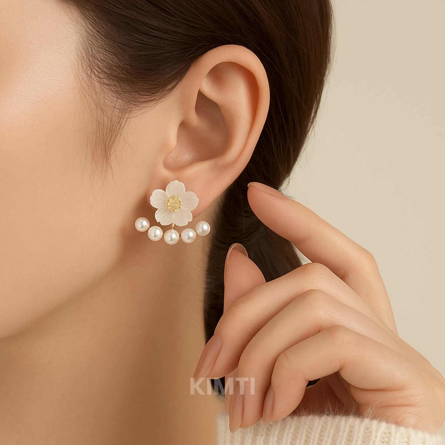 White Pearl  Flower Stud Earrings