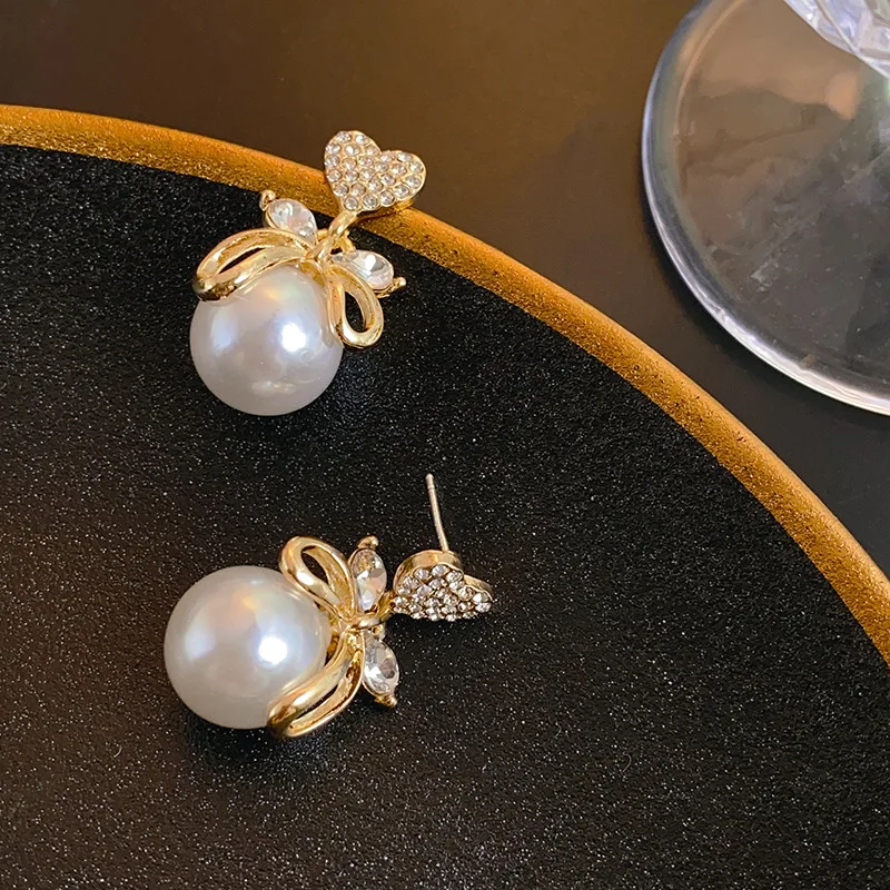 Eternal Euphoria White Pearl Earring