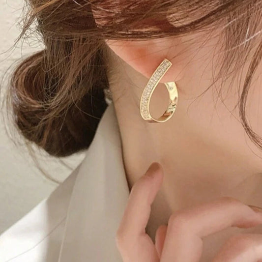 Golden Glow Charming Stud Earring