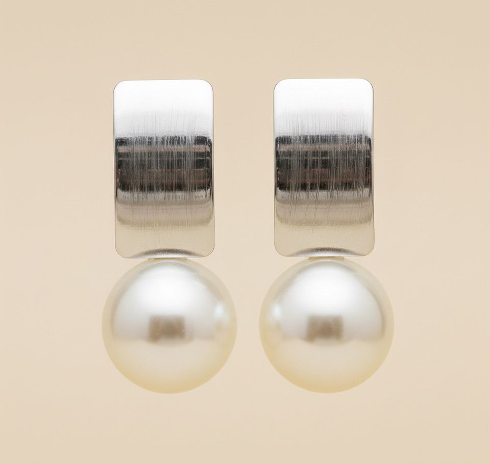 Silver Aura Pearl Earring