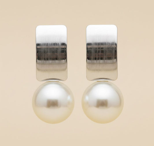 Silver Aura Pearl Earring