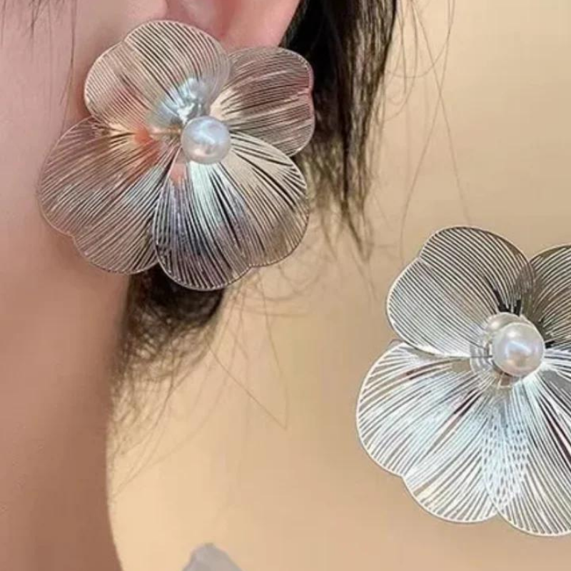 Silver Flower Pearl Earrings