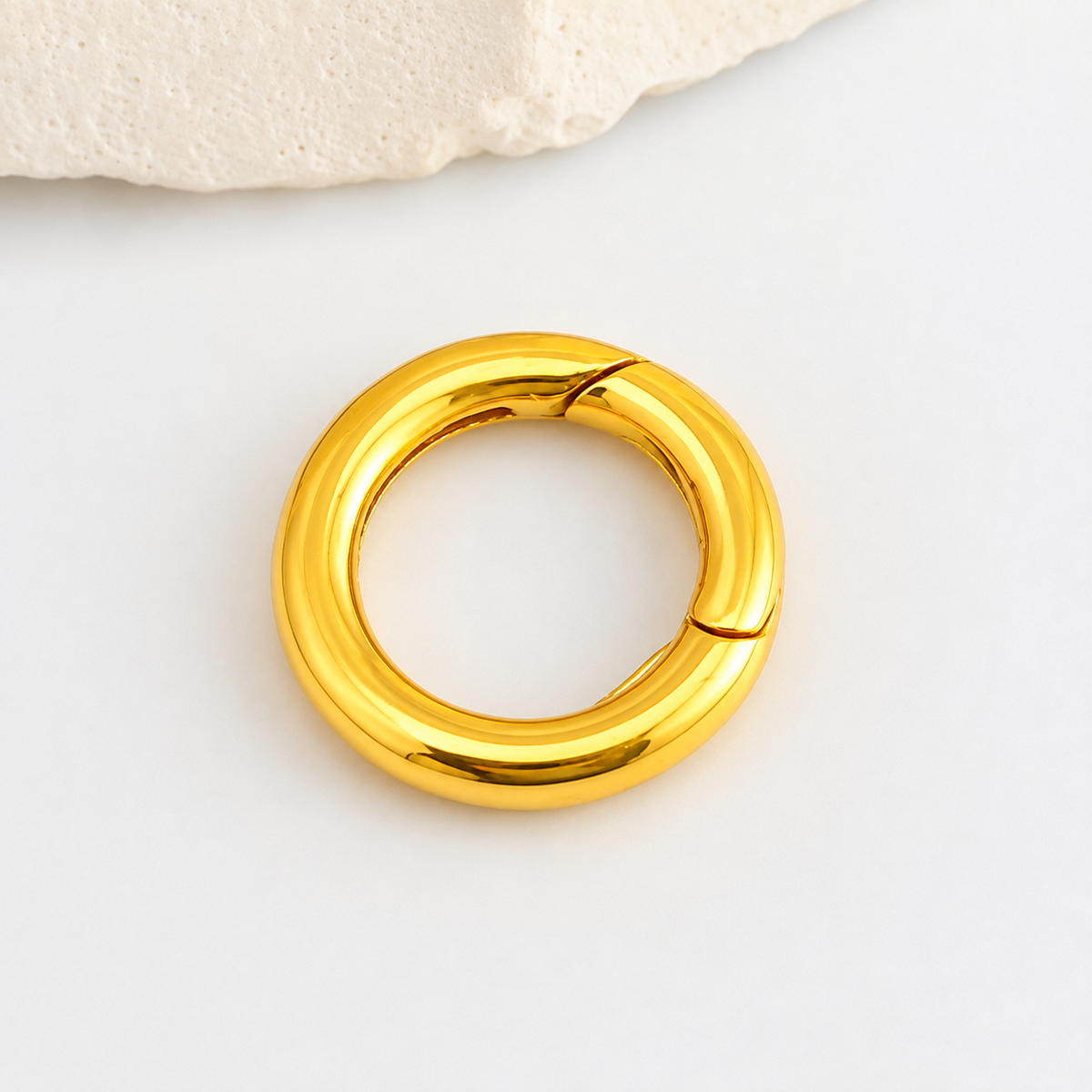 Men-Gold Circular Hoop One Side Earring