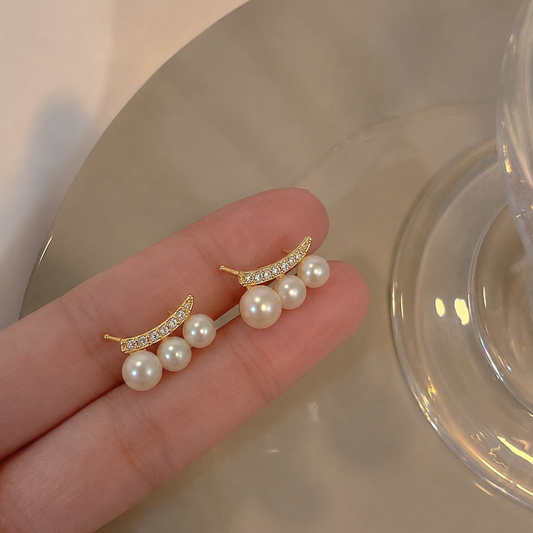 Pretty Women White Pearl Stud Earring