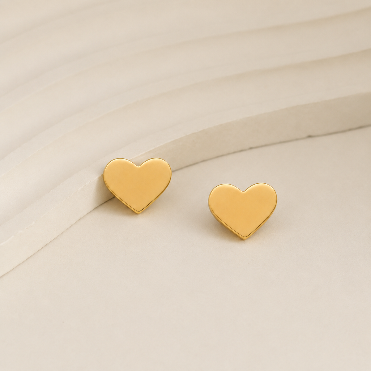 18K Gold Plated Minimal Heart Earrings