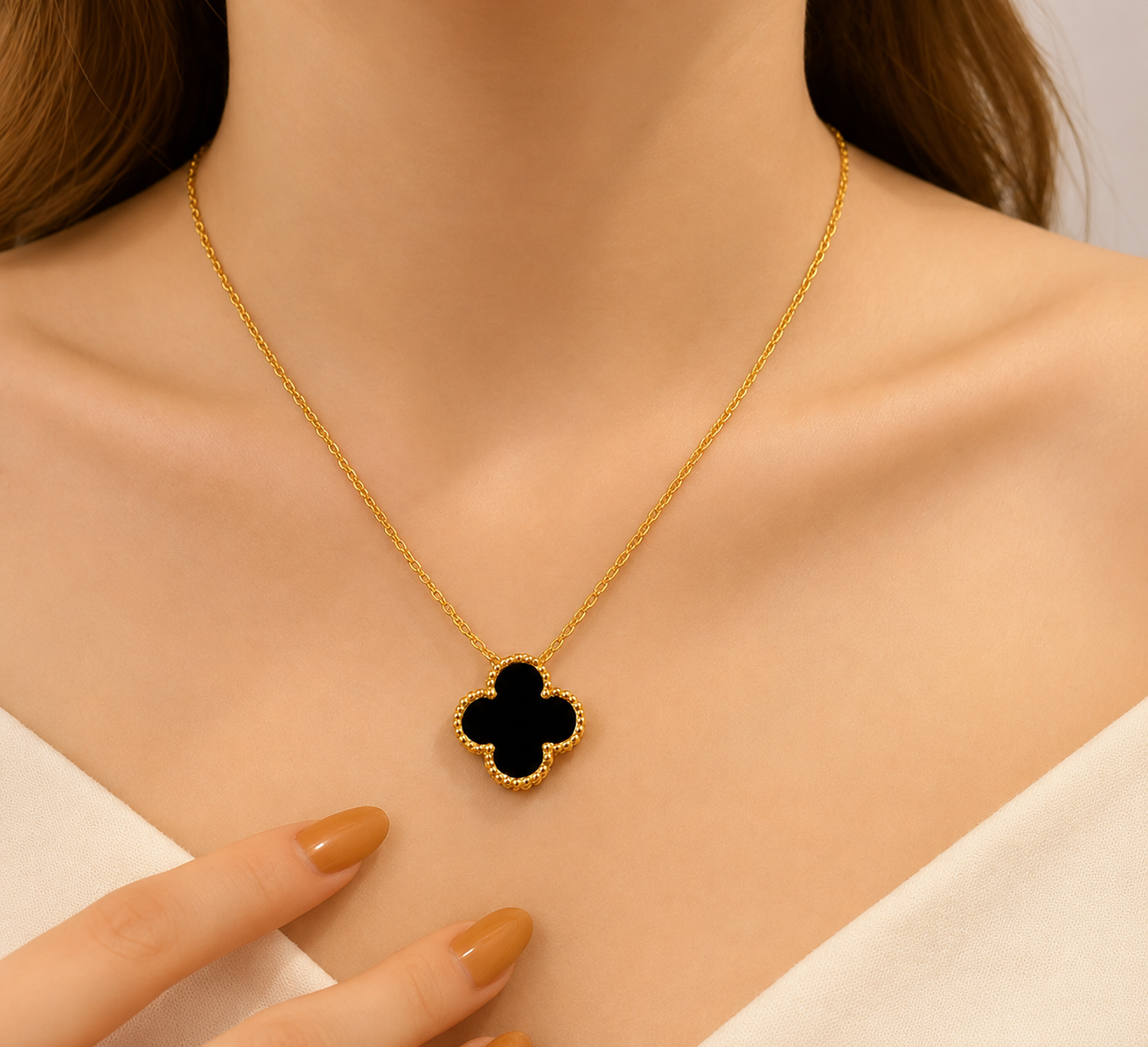Black And White Anti Tarnish Flower Necklace