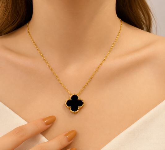 Black And White Anti Tarnish Flower Necklace