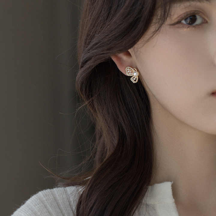 Butterfly Pearl Stud Earring