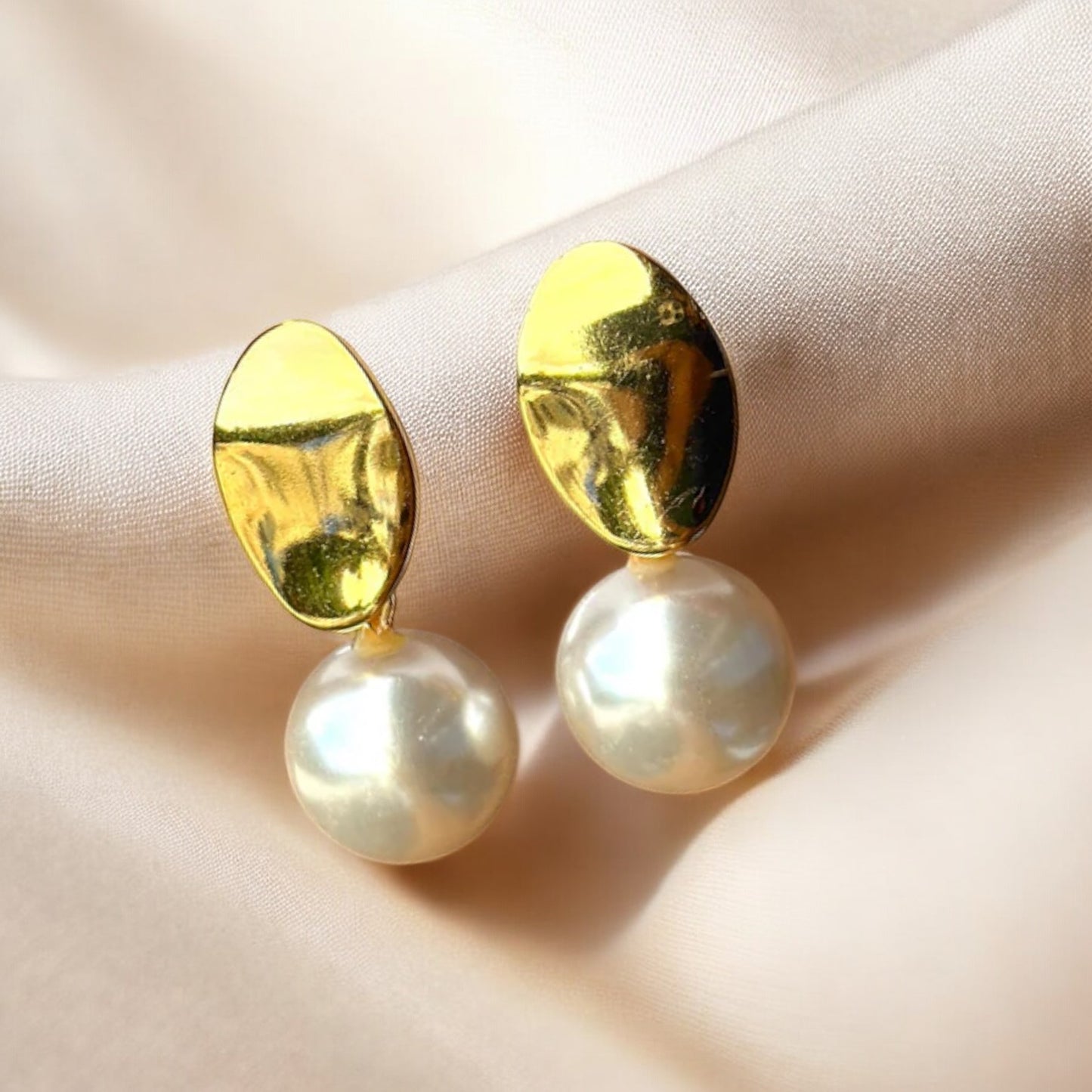 Shopaholic's Fav Pearls Earring