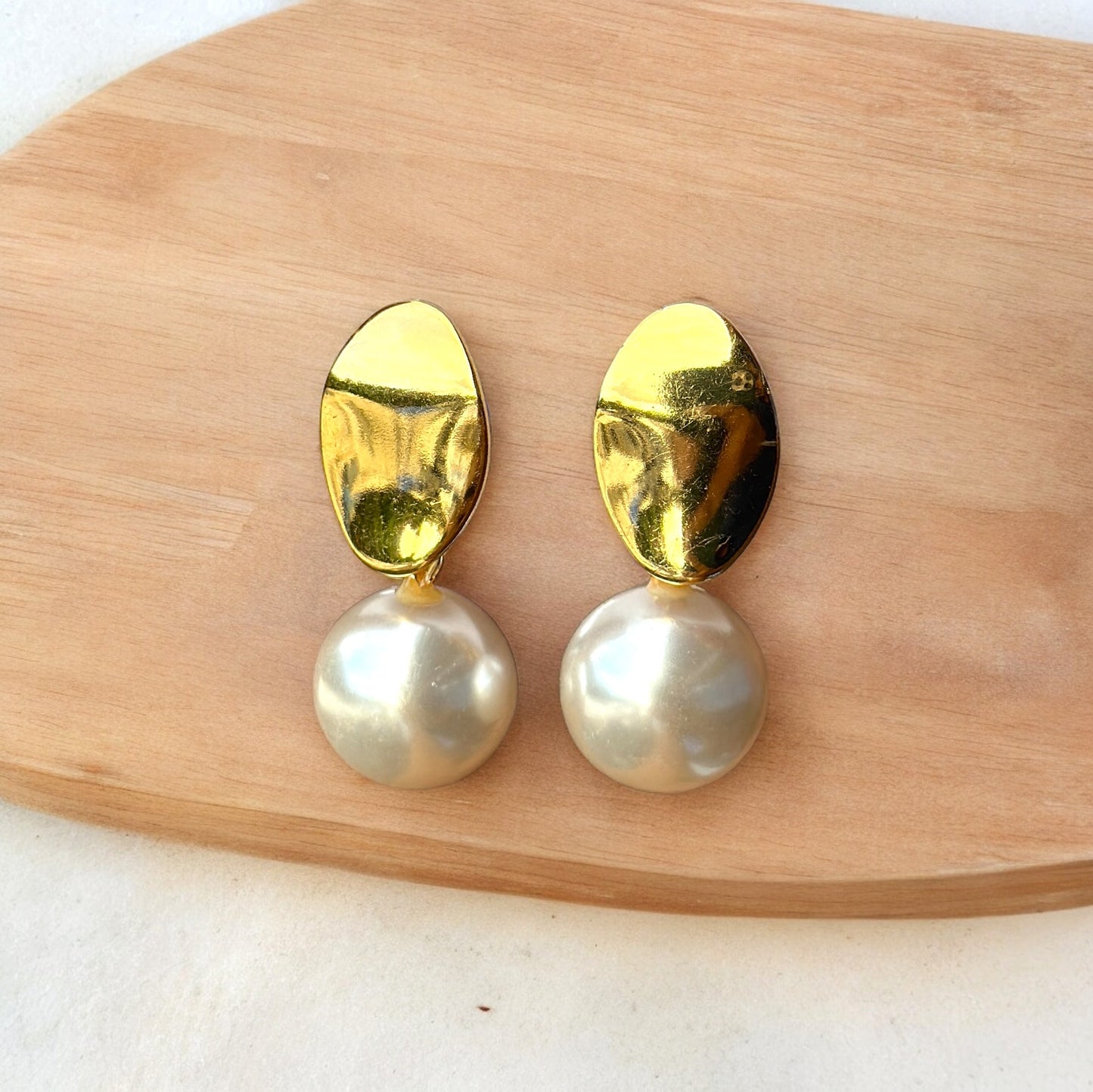 Shopaholic's Fav Pearls Earring