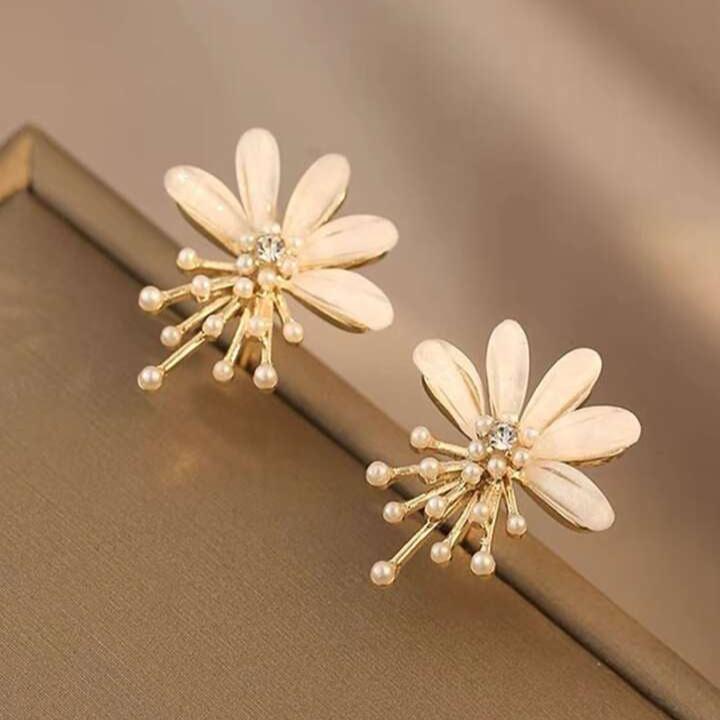 Flowery Glow Golden Earring