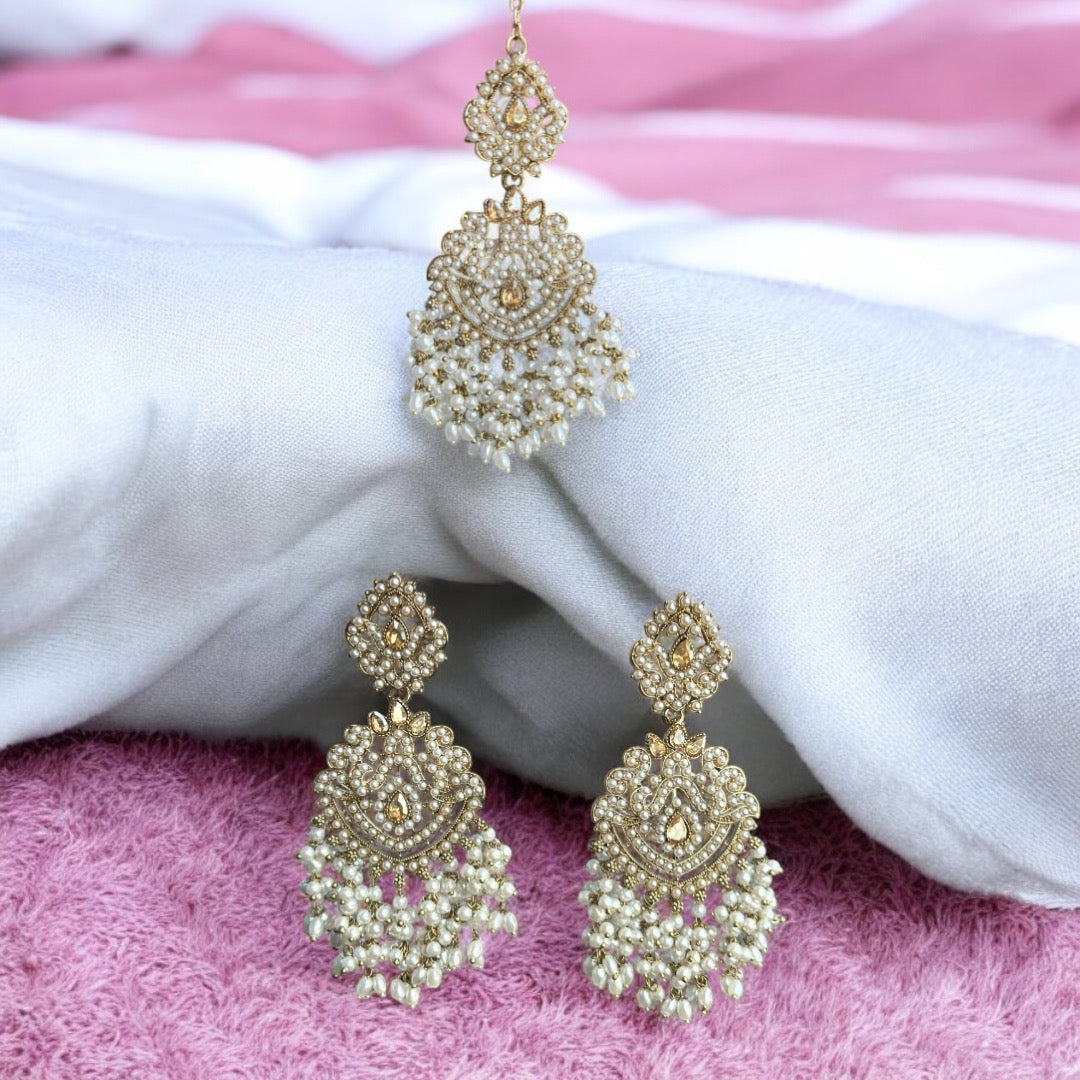 White Jadau Earring With Mang Tikka