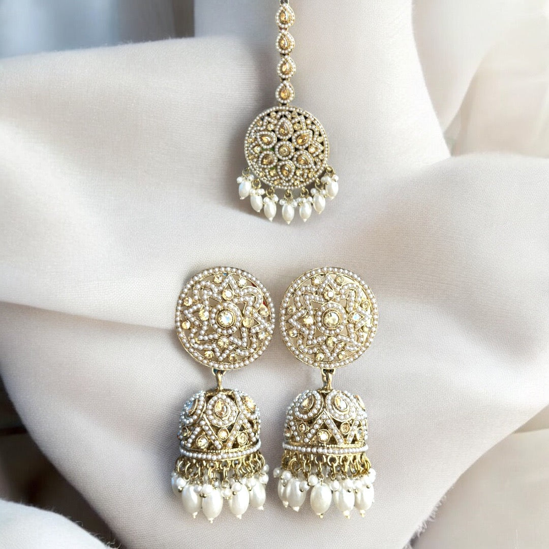 Golden Kundan Jhumka Earring with Mangtikka