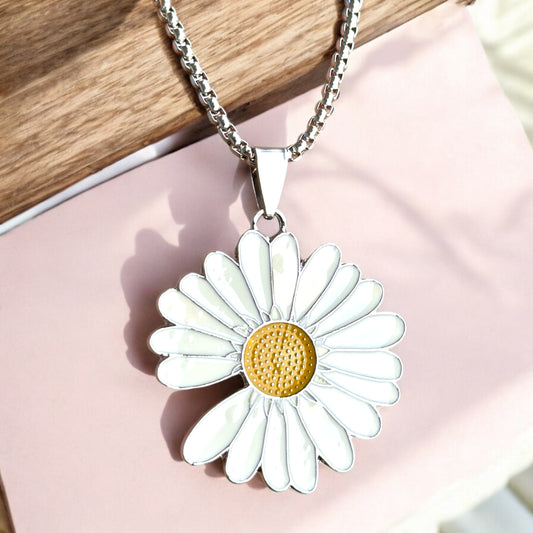 White Daisy Necklace