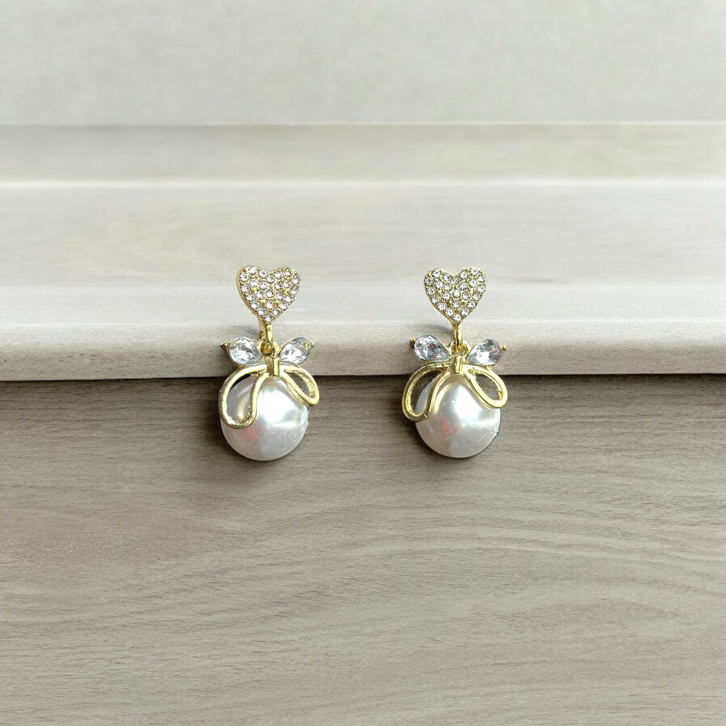 Eternal Euphoria White Pearl Earring