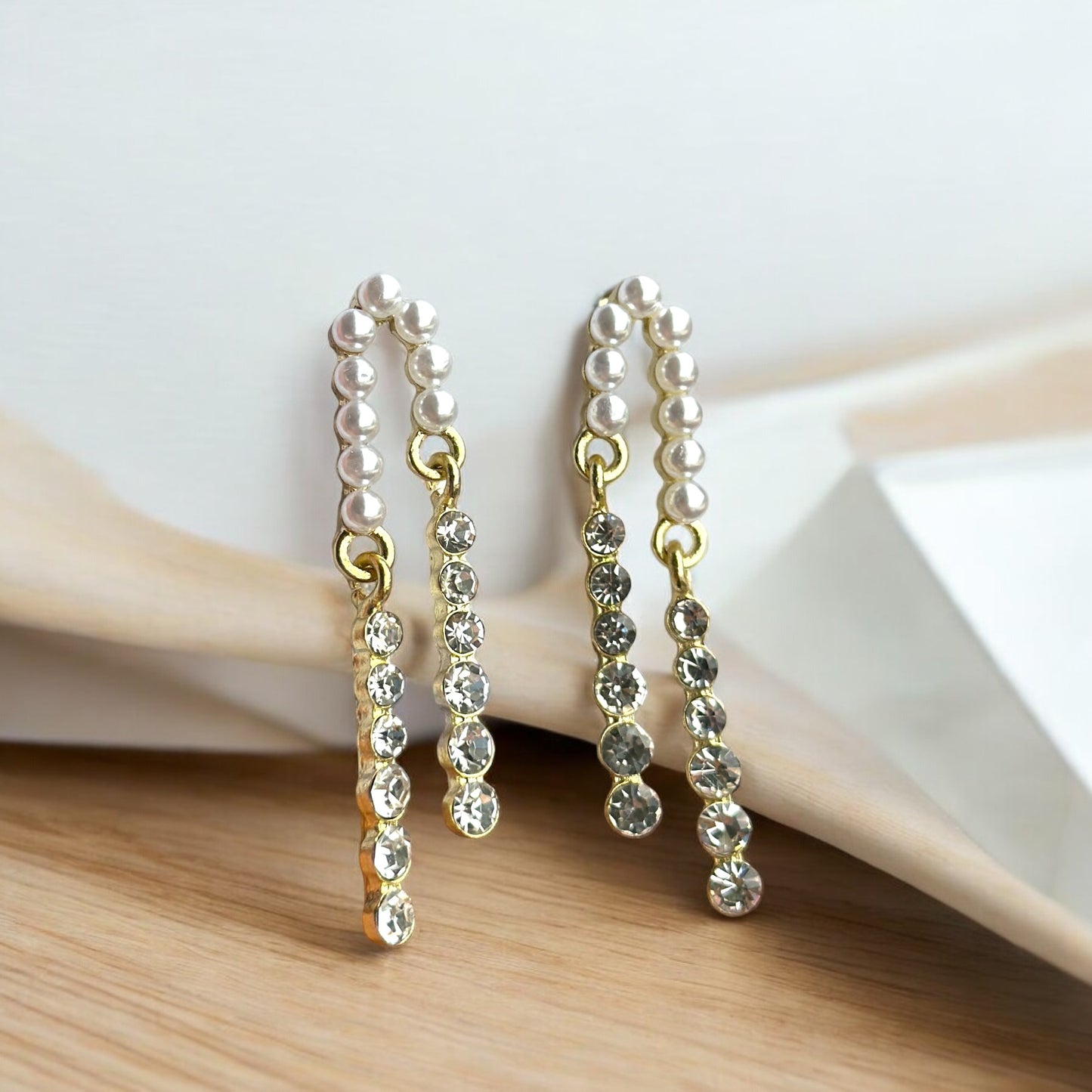 Thread diamond earrings