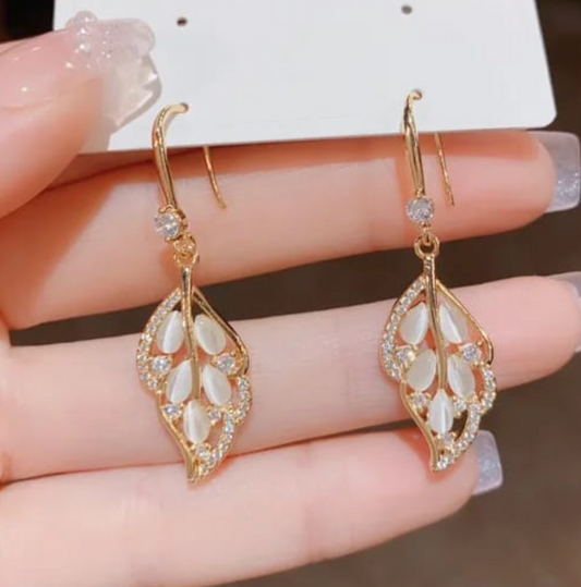 Golden Leaflet Earring