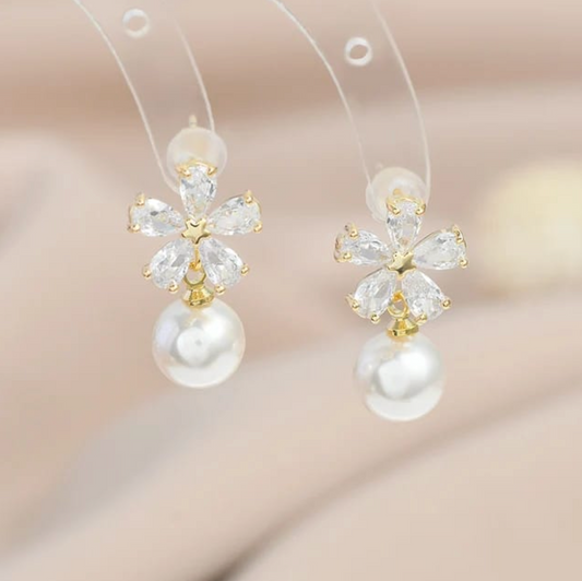 White Crystal Pearl Eardrop earrings