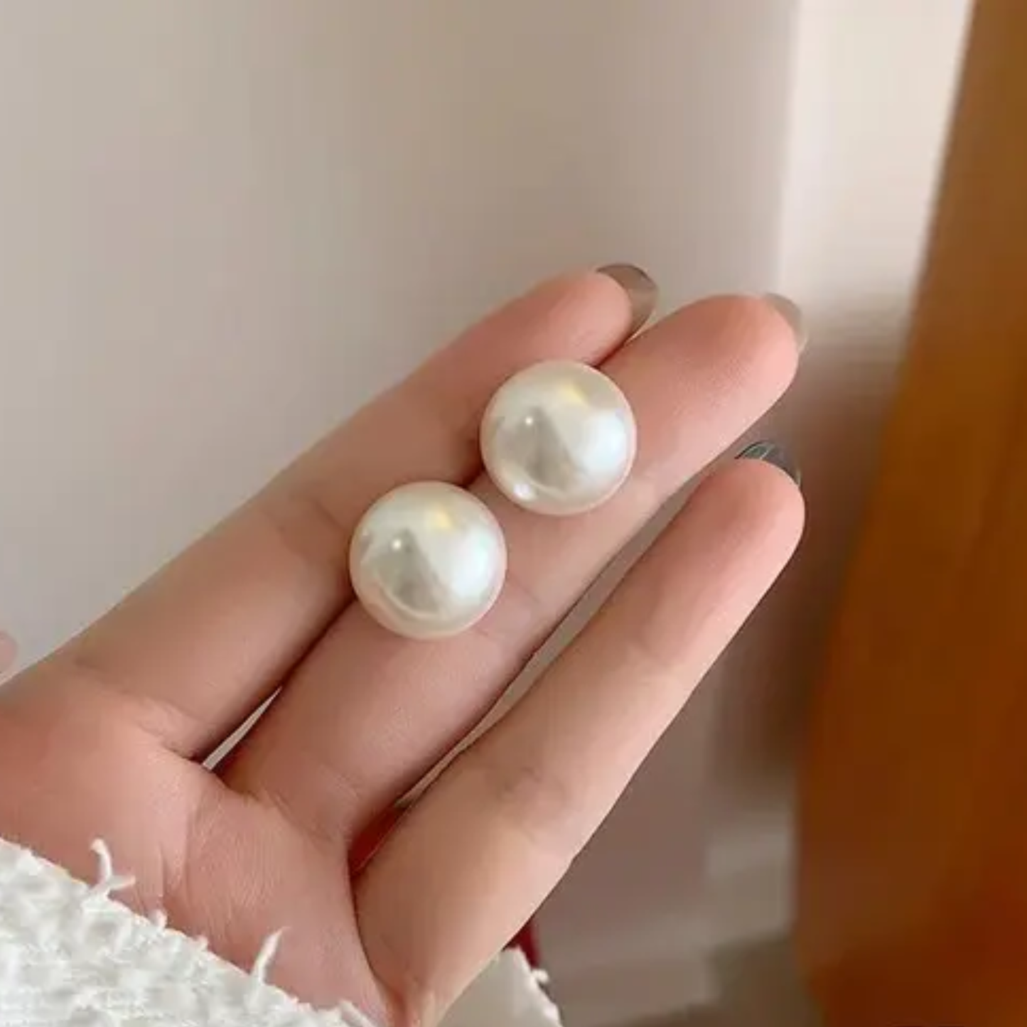 Classic Pearl Glow Stud Earrings
