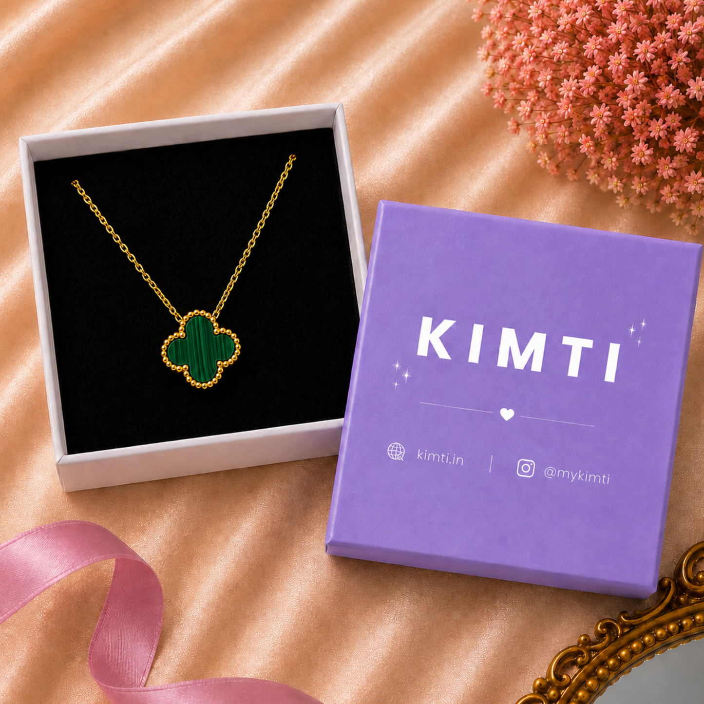 Green Pendant Clover  Necklace
