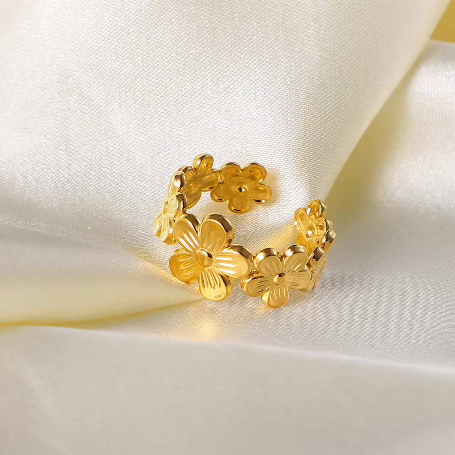 Golden Daisy Bloom Ring