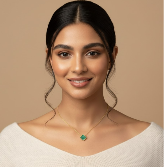 Green Pandant Clover  Necklace