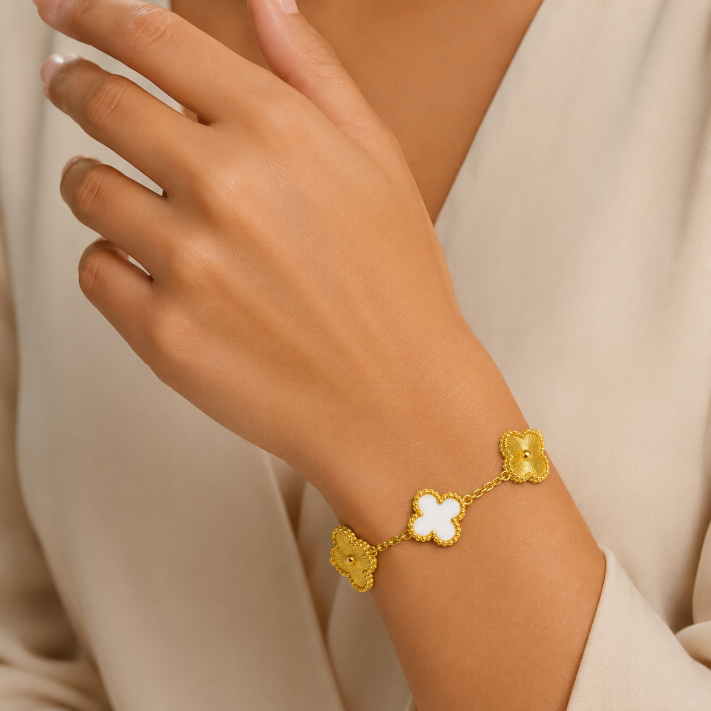 Aurora White Clover Anti Tarnish Bracelet