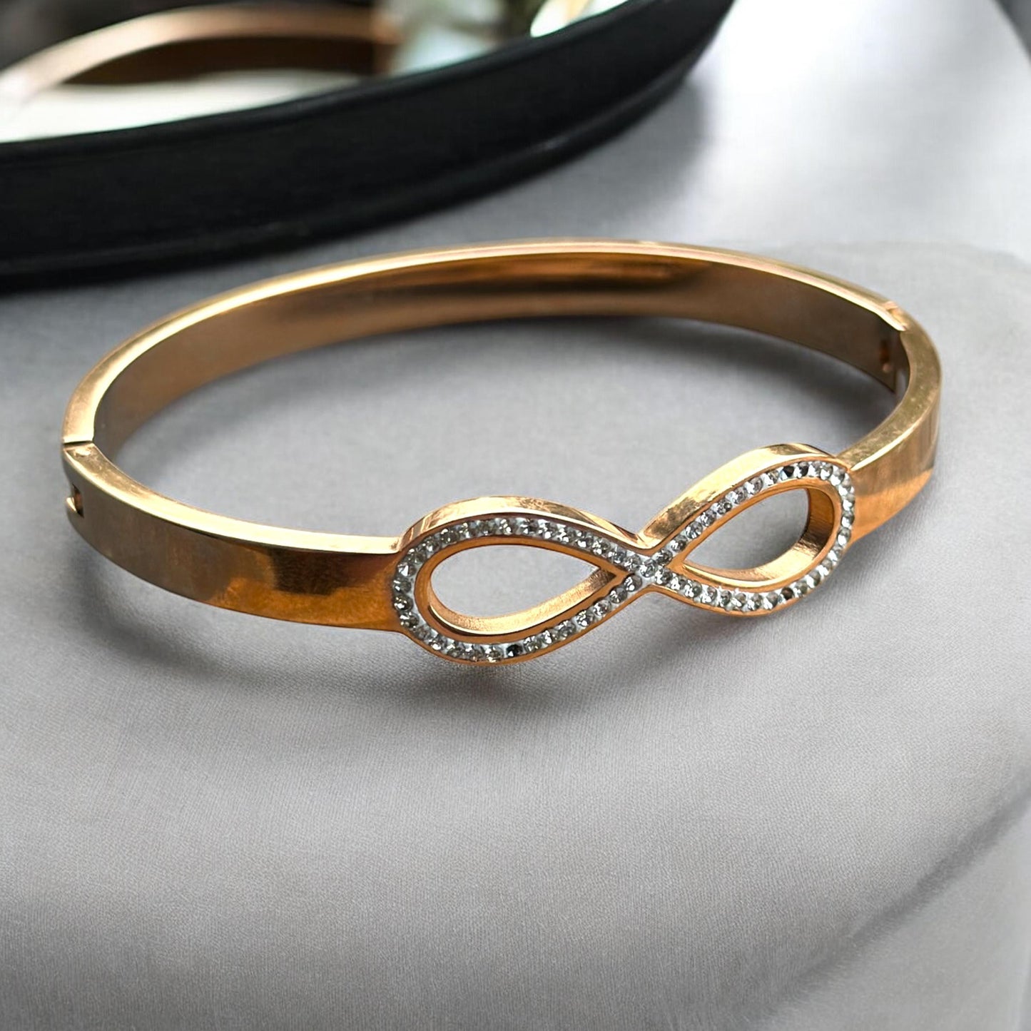 Anti Tarnish 18K Gold Plated Infinity Bracelet