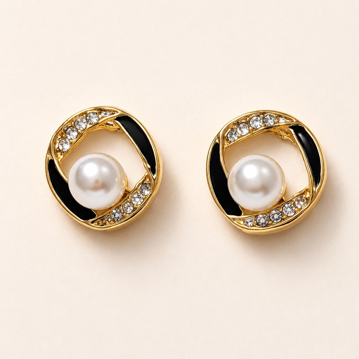 Pearl Heart Black Square Earring