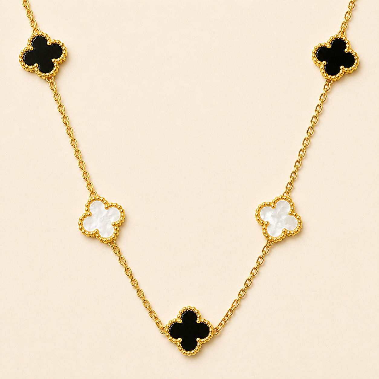 Black And White Clover Anti Tarnish Necklace