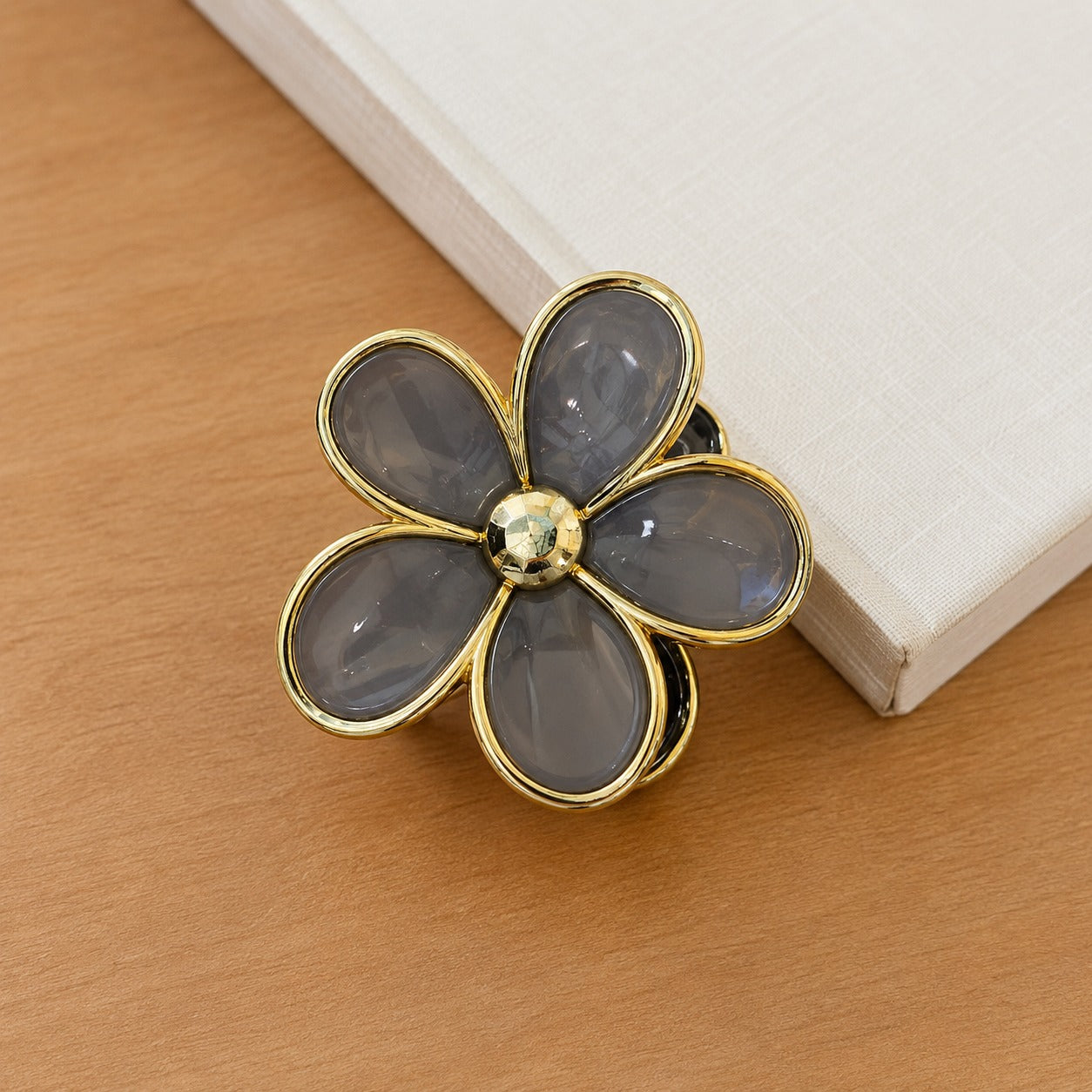 Crystal Daisy Hair Clutcher